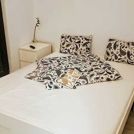 Air One Apartment *